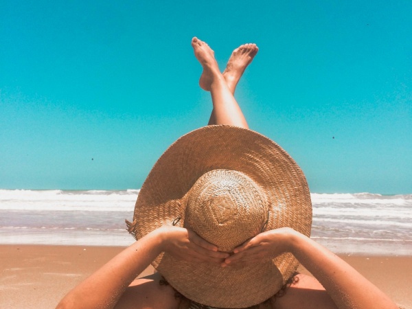 Gratis bij de zaak parkeren tijdens de vakantie? Vergeet het maar!